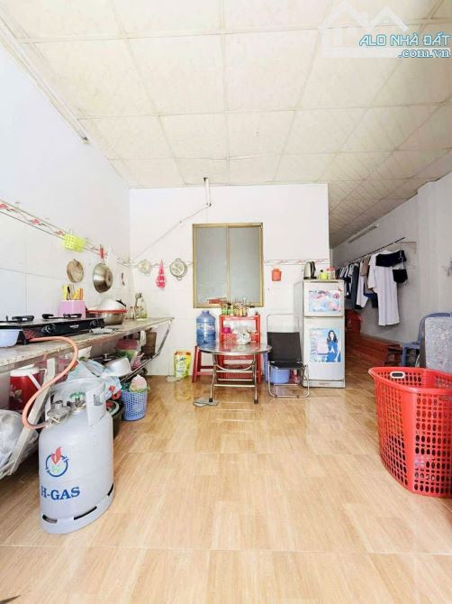 Bán Nhà Mặt Tiền Hóc Môn- 240M2- Cấp 4 - Đường Nhựa 8m- 6,55Tỷ. - 6