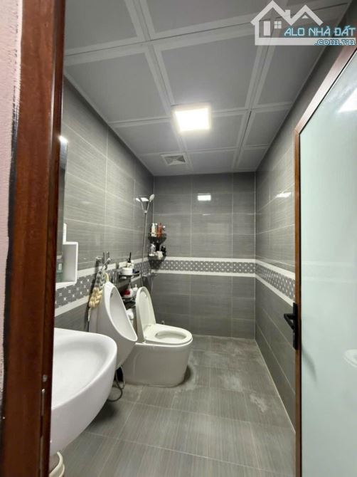 Bán nhà phố Chùa Láng 47m2* 6 Tầng , kinh doanh VP. Giá 14.6 Tỷ - 6