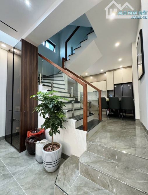 BÁN GẤP NHÀ ĐƯỜNG NGUYỄN HIỀN-QUẬN 3 giá 5tỷ550 SỔ HỒNG RIÊNG - 6