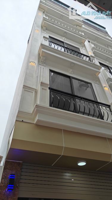 bán nhà Đại Cát 37m2 - mặt tiền 3,5m - 5 tầng - Giá 5,85 tỷ. Lô góc, ô tô đỗ cửa. - 6