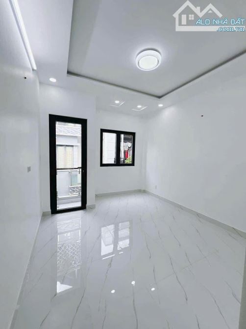 SÁT MẶT TIỀN VĨNH KHÁNH  HOÀNG DIỆU VIP Q4  NGANG 3.5 X 4 TẤM CÓ 5 TỎI - 6