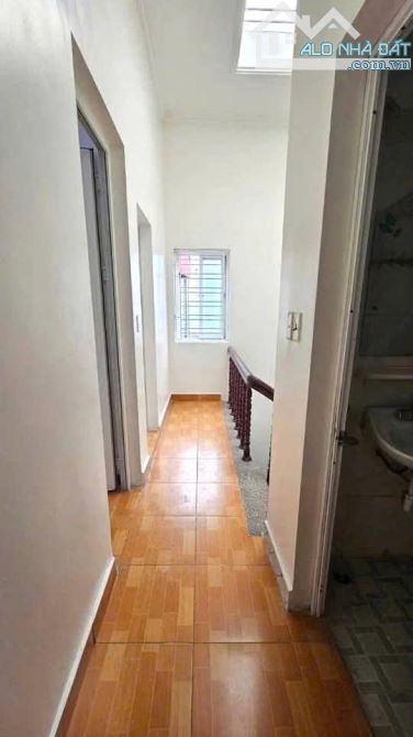 Cho thuê nhà ngõ Trại Lẻ , 3 tầng - 6