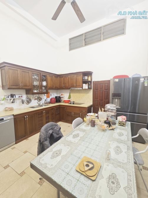 Chính chủ cần bán nhà dân xây 4 tầng, 70m, ô tô chánh, ở sướng, KD đỉnh cao, Bế Văn Đàn - 7