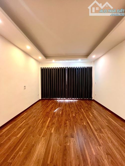BÁN NHÀ NGUYỄN VĂN LINH – LONG BIÊN - 40M2 x 5 TẦNG – Giá 7.4 tỷ - 7