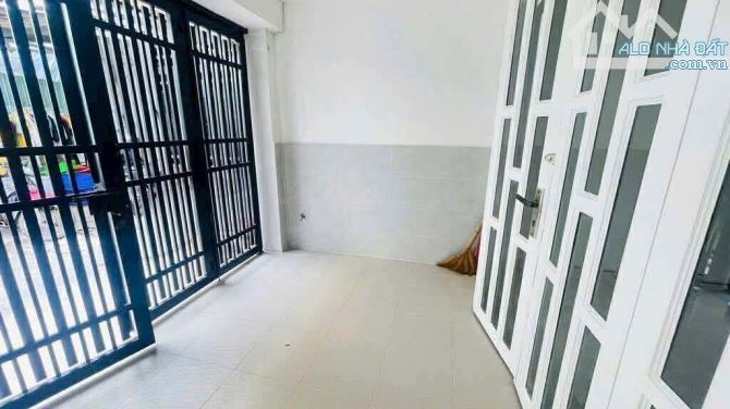 Cho thuê nhà 2 tầng hẻm đẹp to gần chợ nhỏ hiệp Phú Q9 - 8