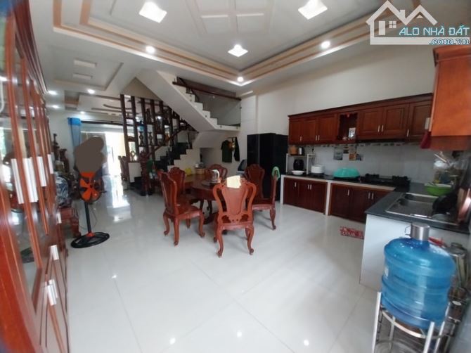 Nguyễn Thi Búp q12/ 5,5 x18 4 lầu btct có công viên 8 tỷ - 8