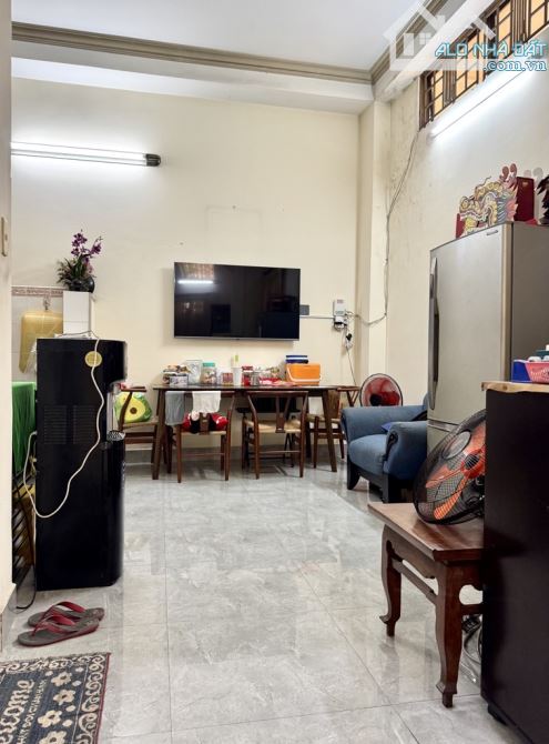 BÁN NHÀ TRUNG TÂM QUẬN 5 – GÓC 2 MẶT HẺM – NGANG 6M – XE HƠI ĐỖ CỬA – CHỈ NHỈNH 9 T.Ỷ  📍 - 8