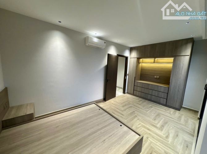Siêu phẩm Ngọc Thuỵ, 8 tầng thang máy, Gara 2 Oto, Full nội thất DT 60m2 - MT 5.5m - 8