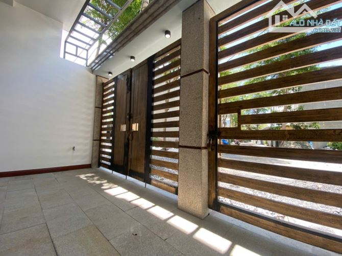 Nhà 4 tầng Gần trường Đại Học mở - Nhà Bè, Cách Quận 7 - 5 phút - 8