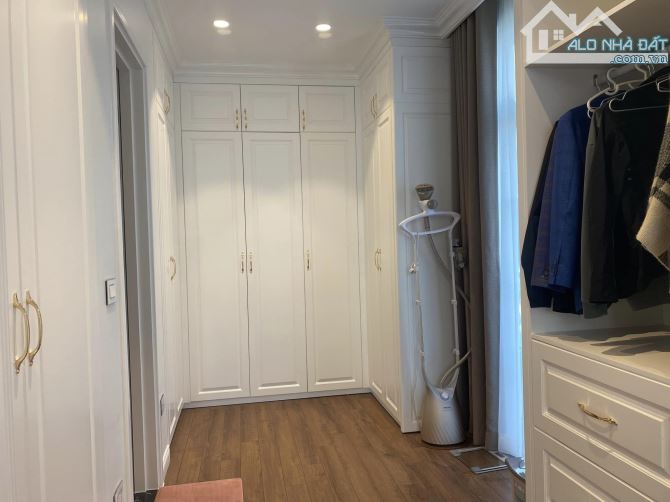 Biệt thự Công viên Cầu Giấy - Đường Lớn 5 làn xe -  340m2, hầm - Mặt tiền 16,5m - 100 tỷ - 9