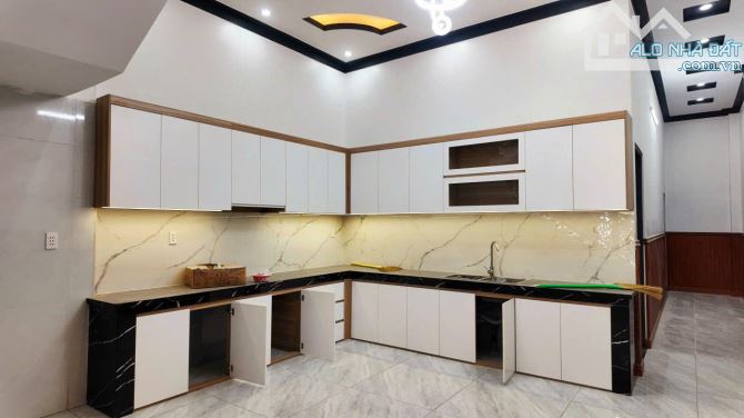 Bán nhà 1 trệt, 1 lầu 5x28.6m  gần Ủy Ban Xã, Chợ Mỹ Hạnh Nam, Đức Hòa, Long An giá 3 tỷ - 9