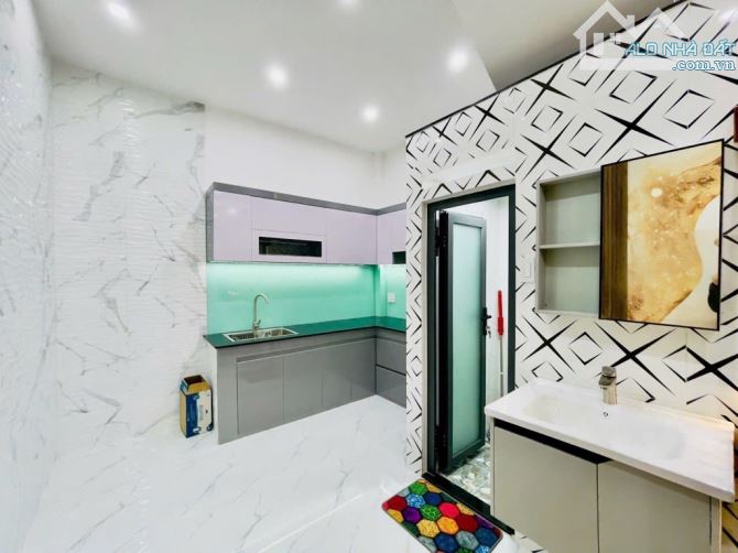 Nhà Gò Vấp giá 3 tỷ 7 sát hẻm xe hơi và gara ô tô đường Đỗ Thúc Tịnh Phường 12 SHR - 9