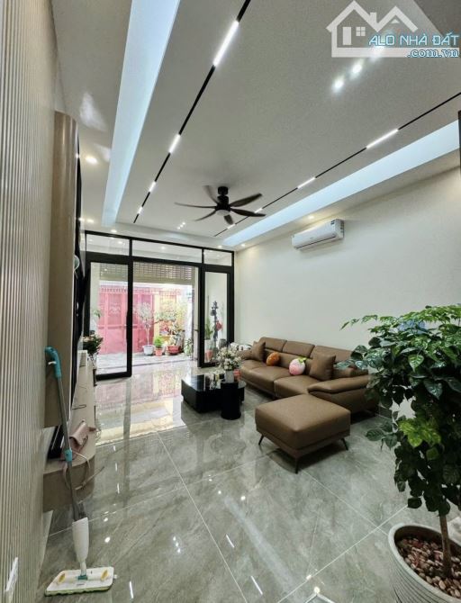 BÁN GẤP NHÀ ĐƯỜNG NGUYỄN HIỀN-QUẬN 3 giá 5tỷ550 SỔ HỒNG RIÊNG - 9