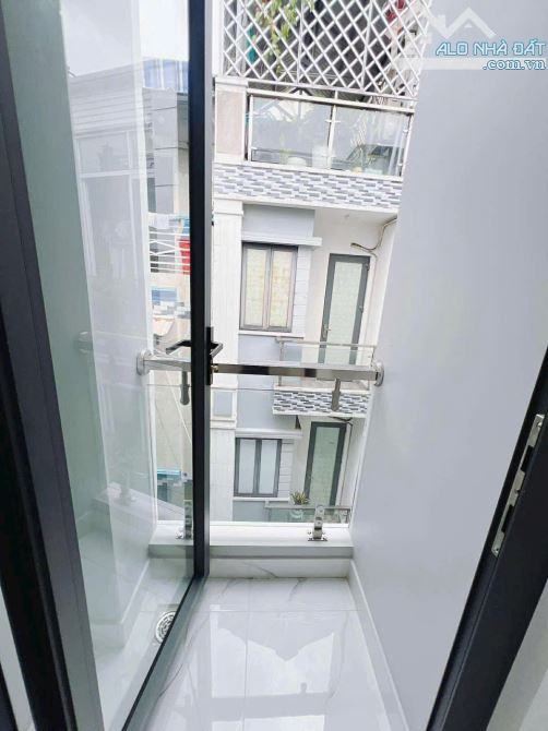 SÁT MẶT TIỀN VĨNH KHÁNH  HOÀNG DIỆU VIP Q4  NGANG 3.5 X 4 TẤM CÓ 5 TỎI - 9