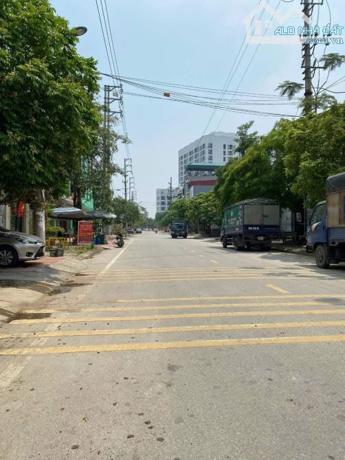 Bán vài  lôĐông Quán  mặt đường lý quốc sư  đối diện Ô Tô toyota bắc ninh
