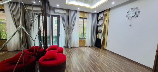 Phân lô cán bộ Nguyễn Chí Thanh - 45m², 5 tầng, MT 4.1m, oto tránh - 2