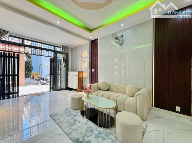 toi cần ban gap nhà dep lương ngoc quyến, 1ti 8 55m2, 1tret 2 lau, shr