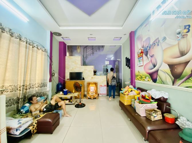 Thống Nhất - Gò Vấp - 56m2 - 3 Tầng - 6.2 tỷ - Hẻm Ô tô - Hoàn công - SHR