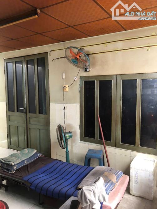 LÁI THIÊU NHÀ CẤP 4 MẶT TIỀN KINH DOANH DT 215 M2 GIÁ 10,9 TỶ TL