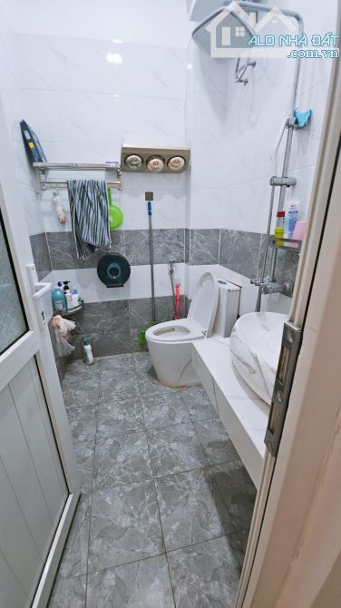 HOÀNG LIỆT GẦN Ô TÔ, BẾN XE NƯỚC NGẦM, 2 THOÁNG, CHỜ THANG MÁY 40M2 6 TẦNG 7,4 TỶ