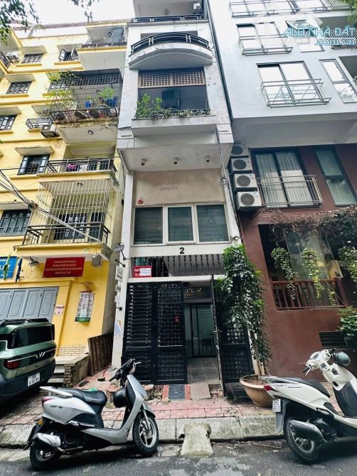 Hiếm, oto tránh vỉa hè rộng, mặt ngõ Linh Lang, 6 tầng thang máy 52m2 kdoanh. Giá 23.5 tỷ