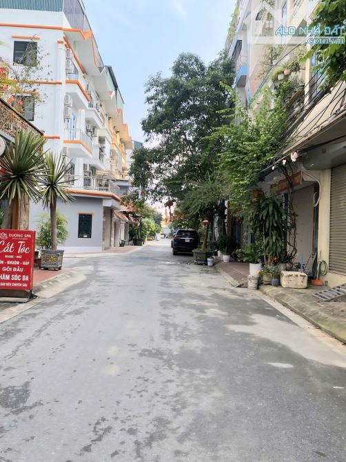 NHÀ PHÂN LÔ KĐT LỘC NINH, CHÚC SƠN 75m2-5tầng-nhỉnh 11 tỷ, ÔTÔ-KINH DOANH