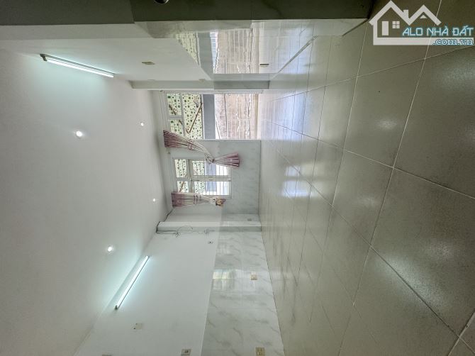 Nhà 4 tầng 1 tum trung tâm Nha Trang chỉ 3,850 tỷ