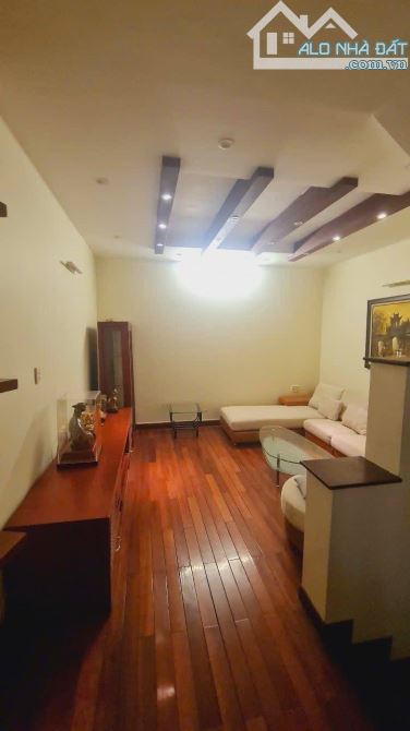 Bán nhà Phân lô gần Văn Miếu, DT 55m x 5 tầng, mặt tiền 4,5m, ô tô đỗ cửa, 20 tỷ