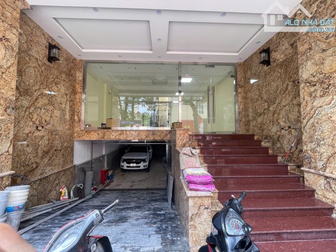 Cho thuê: Mặt phố Trung văn (Nam từ liêm) 150 m2 , 7 tầng nổi , 1 hầm , Giá chỉ 160 triệu
