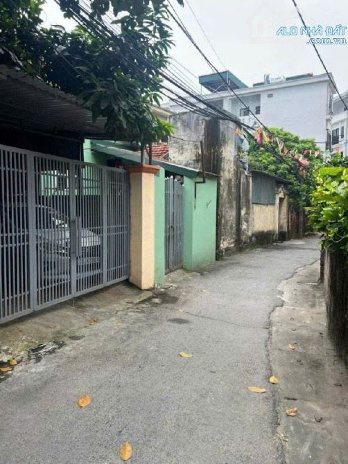 Anh Sơn GV nhờ bán nhà cấp 4 Liên Mạc, ô tô 16 chỗ đỗ cửa, diện tích 63m², vuông vắn