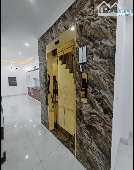 Yên nội, lô góc, 5 tầng, thang máy, sẵn ở- chỉ hơn 6 tỷ- ô tô đỗ cửa