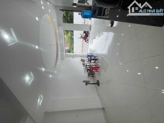 🏤NHÀ MỚI YÊN BỆ - LÔ GÓC - HIẾM  - Ô TÔ ĐỖ CỬA - GẦN KĐT HINODE ROYAL PARK  - TIỆN ÍCH VÔ