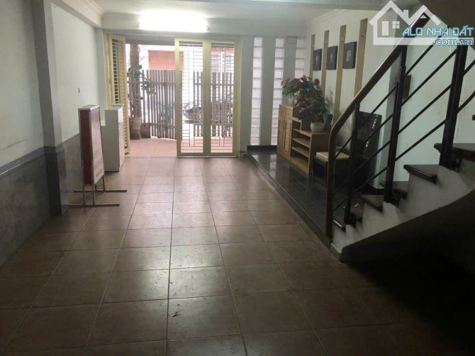 Cho thuê nhà ngõ 157 Nguyễn Tuân, Thanh Xuân. DT 65m2, 4 tầng. Giá 25 triệu (tháng)