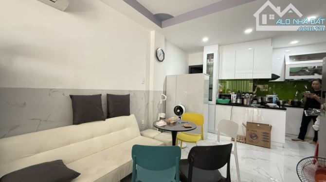 GÒ VẤP - NGAY CV LÀNG HOA - HẺM XE HƠI THÔNG - 44m2 - 4 TẦNG - (4 x 11)