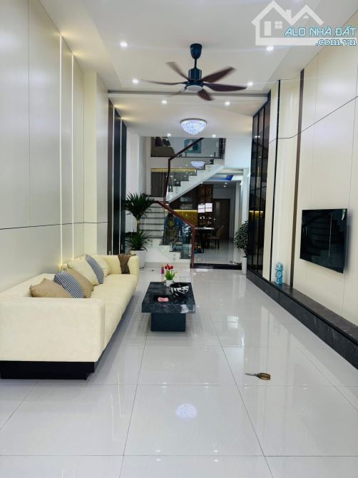 🔥 Nhà 3 tầng MT đường Trưng Nữ Vương , đoạn 2 chiều Hải Châu  Diện tích : 94 m2  -