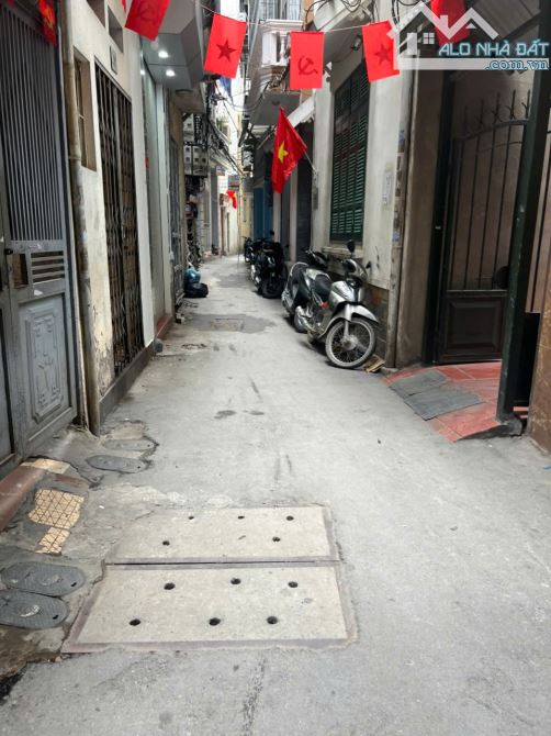 Bán Nhà Tôn Thất Tùng, Đống Đa - Hàng Xóm Đại Học Y- Gần  Phố - Ở Ngay - 50m, 5 Tầng.