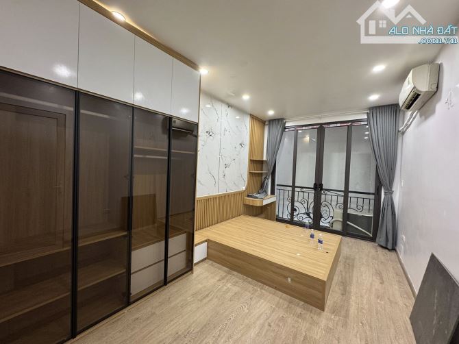 BÁN NHÀ CẦU GIẤY - CÁCH OTO 10M - KHU VỰC HIẾM - GẦN PHỐ - GIÁ TỐT