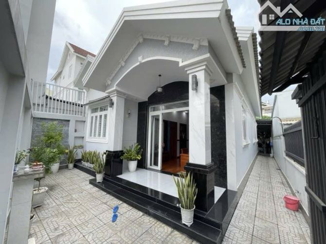 Bán Villa 232m2 Gò Ô Môi - Phú Thuận, mới sang trọng.