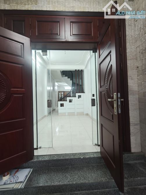 Bán nhà Liên Ninh, Thanh Trì 48m2 x 4 tầng, đường thông ô tô, giá 5,7 tỷ