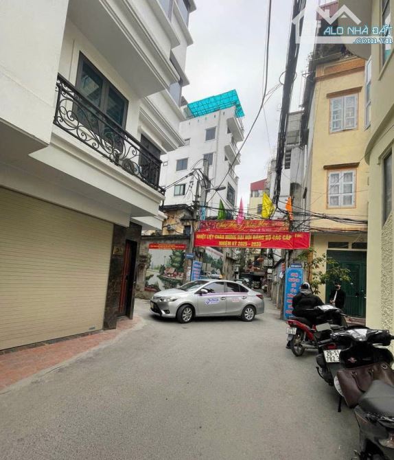 Sieu Vip Phố Cầu Giấy, ô tô đỗ cổng, nhà ngõ riêng ,giá nhỉnh 9 tỷ