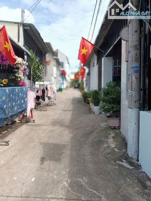 Ngộp bán căn nhà ở Tân hiệp 4 - Hóc Môn. DT 124m2, giá 800 triệu. SHR.
