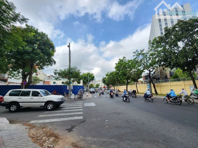 Bán Tòa nhà Góc 2 MTĐ  Nguyễn Trãi, P. Nguyễn Cư Trinh, Quận 1: