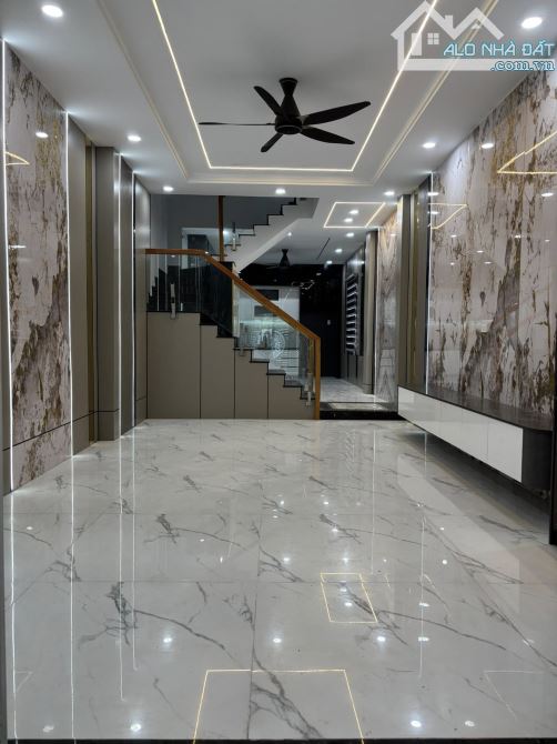 Bán gấp nhà góc 2 MT đường Thới An 13 Phường Thới An Quận 12, DT 4x25m 1 trệt 3 lầu 8.9 tỷ