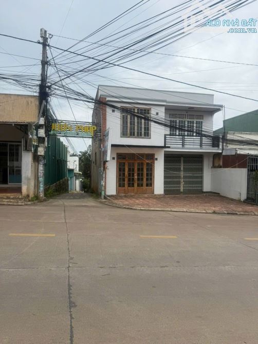 GẤP!! Mặt Tiền Y Nuê 9,7x23m tc 100% giá 7tỷ600 có nhà cho thuê