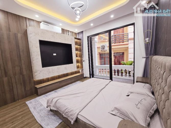 Bán nhà Bùi Xương Trạch ngõ ba gác nhà lô góc nở hậu  khung cột chắc chắn nội thất 5 sao 4