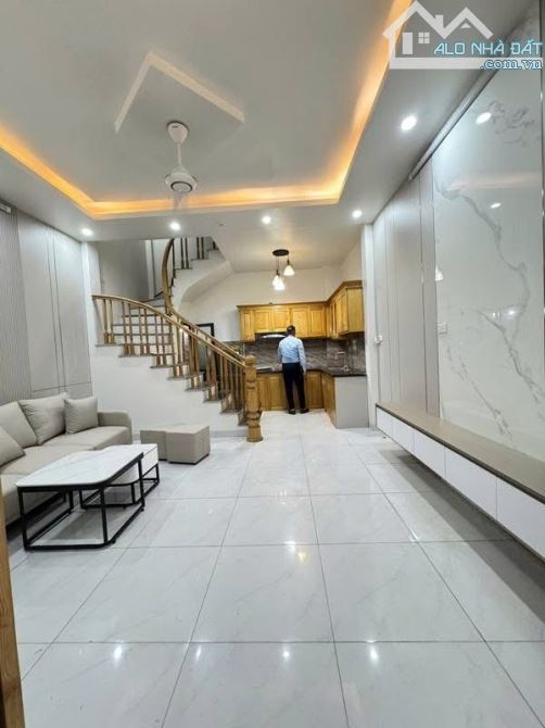 💎 Bán nhà đẹp cạnh cống Chèm – DT 38m², 5 tầng, lô góc 2 mặt thoáng, MT 6m