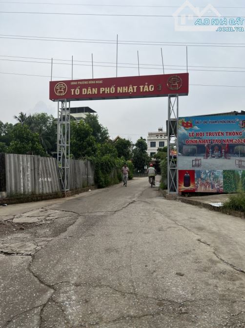 Bán 80m2 đất phố Nhật Tảo ngõ rộng 2m6 ô tô vào tận đất sổ đỏ cất két