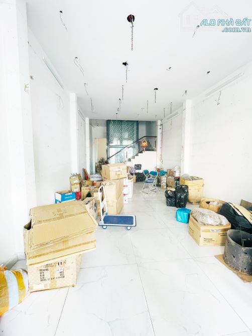 🔜🎉Cho thuê 4 tầng Gần  Nguyễn Văn Linh  - CÓ THANG MÁY