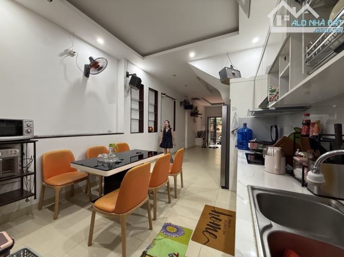 Giá giảm sâu, bán nhà phố Vip Thanh Xuân, siêu rộng, nhà đẹp, gần ô tô, 60m2x4t,chỉ 11 tỉ