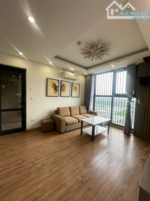 Cho thuê căn 2 ngủ 70m2 CT15 Green Park KĐT Việt Hưng. Full nội thất.